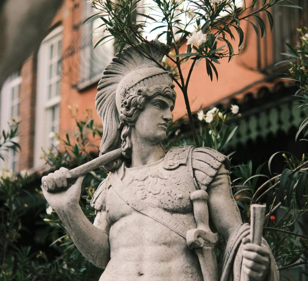 Escultura soldado romano simboliza el valor de estigia Abogados